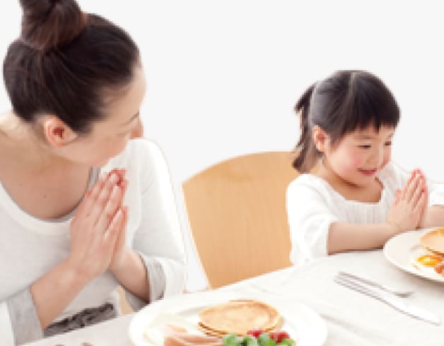 親子の食事の様子